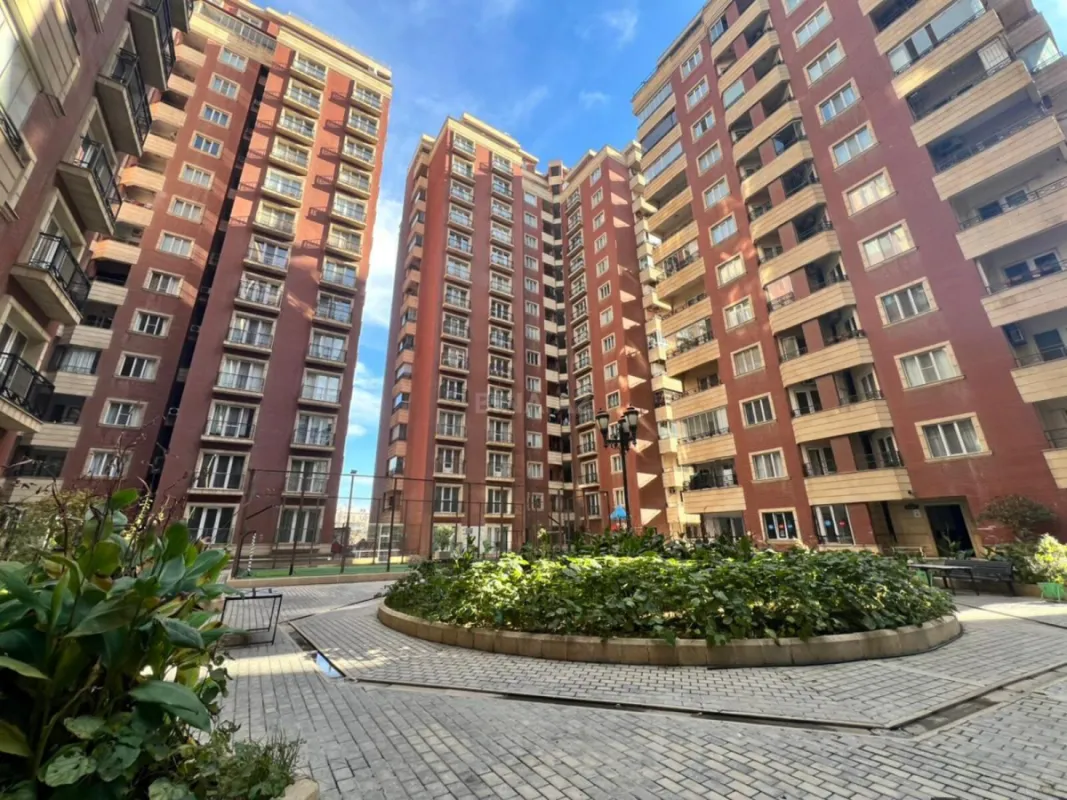 Satılır 4 otaqlı mənzil 198 m²