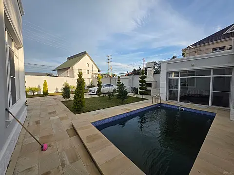 Satılır 4 otaqlı həyət evi 180 m²