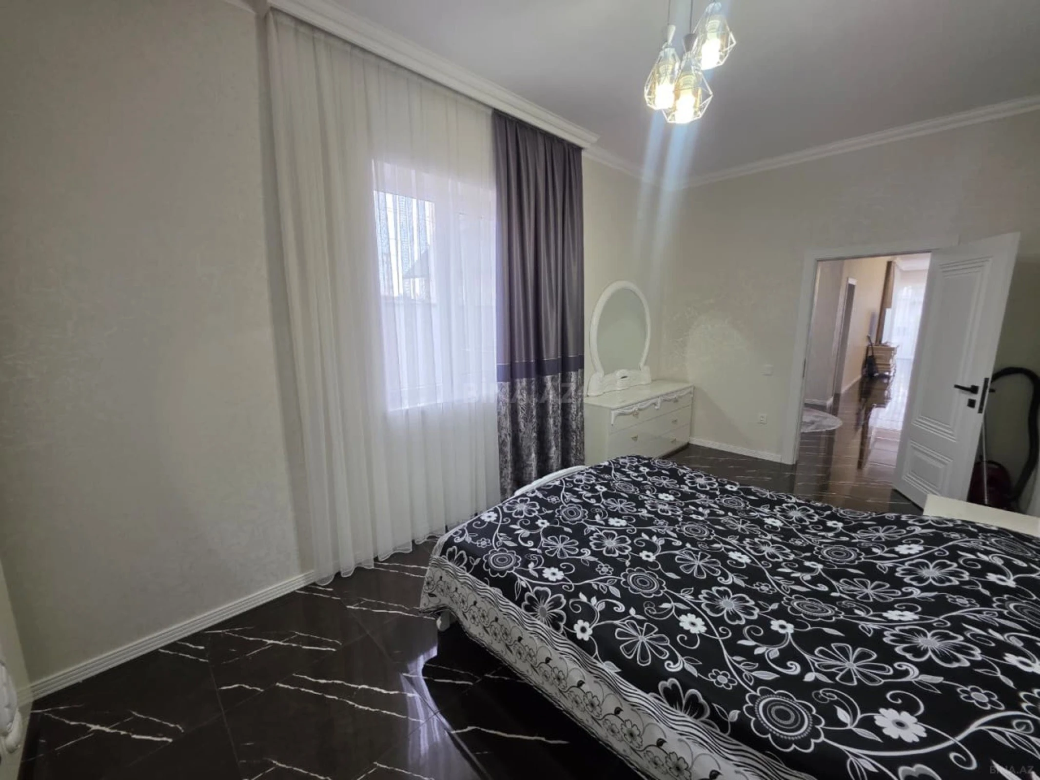 Satılır 4 otaqlı həyət evi 180 m²