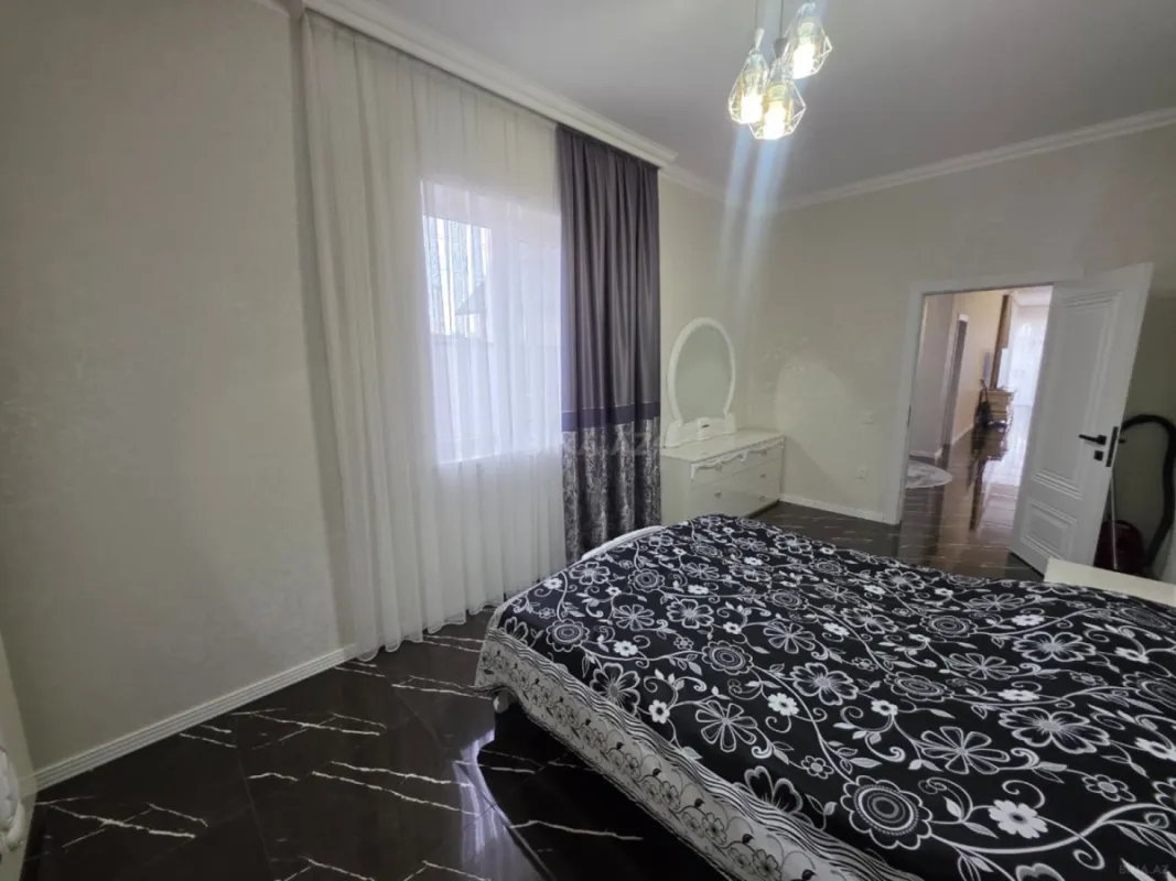 Satılır 4 otaqlı həyət evi 180 m²