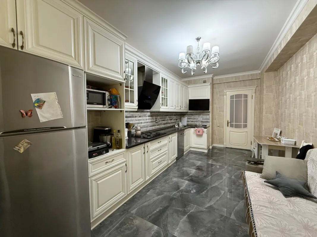 Satılır 3 otaqlı mənzil 151 m²