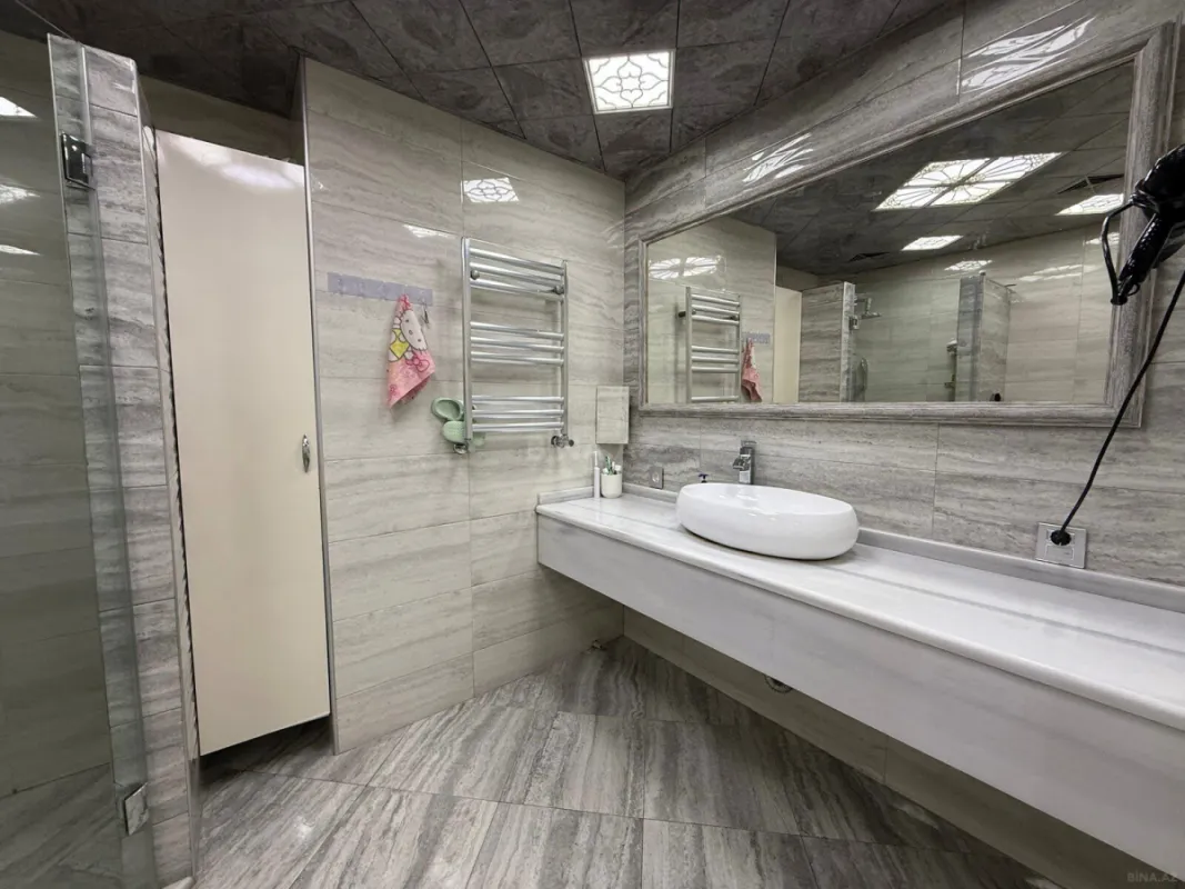 Satılır 3 otaqlı mənzil 151 m²