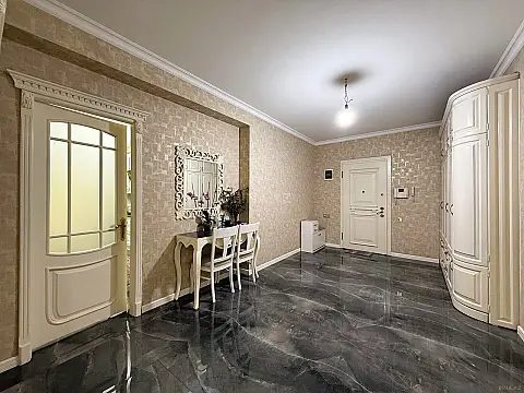 Satılır 3 otaqlı mənzil 151 m² — Bakı 3 otaq 151.00 m²