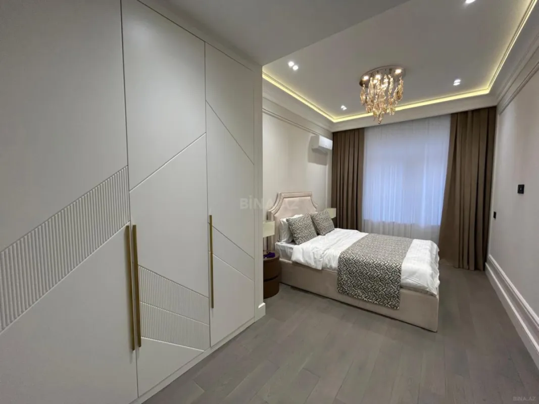 Satılır 4 otaqlı mənzil 140 m²