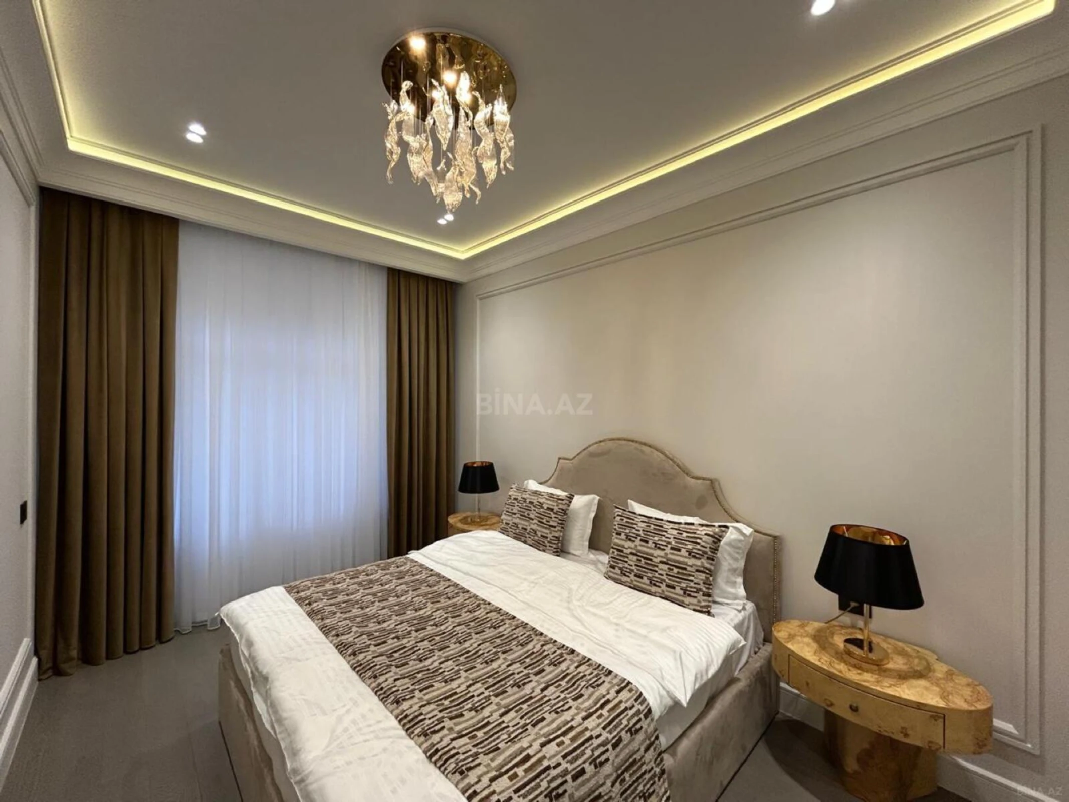 Satılır 4 otaqlı mənzil 140 m²