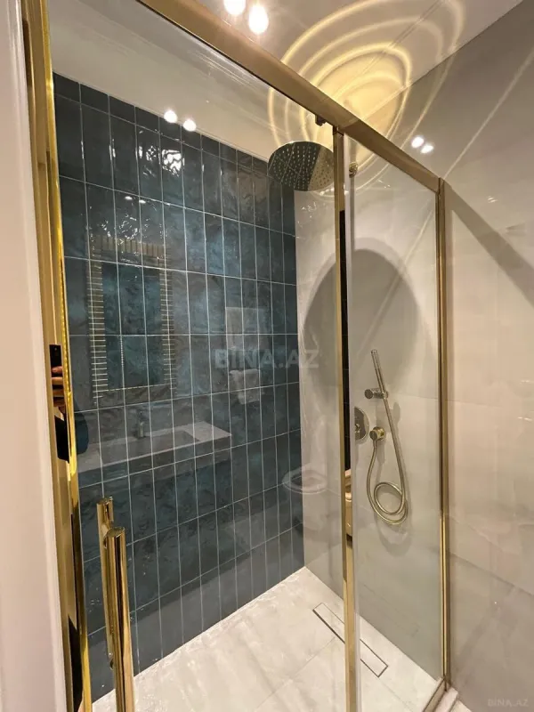 Satılır 4 otaqlı mənzil 140 m²