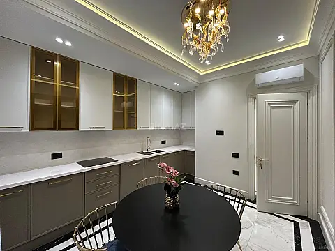 Satılır 4 otaqlı mənzil 140 m²