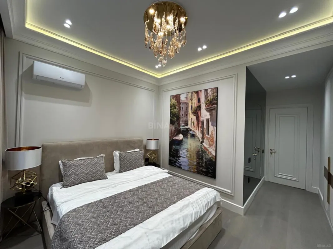 Satılır 4 otaqlı mənzil 140 m²