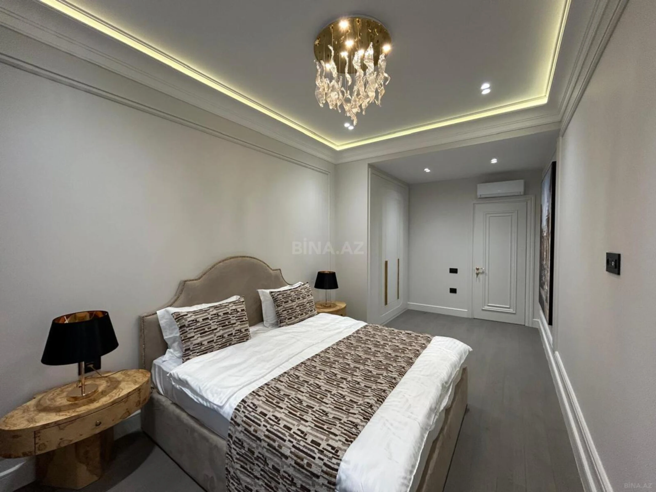 Satılır 4 otaqlı mənzil 140 m²