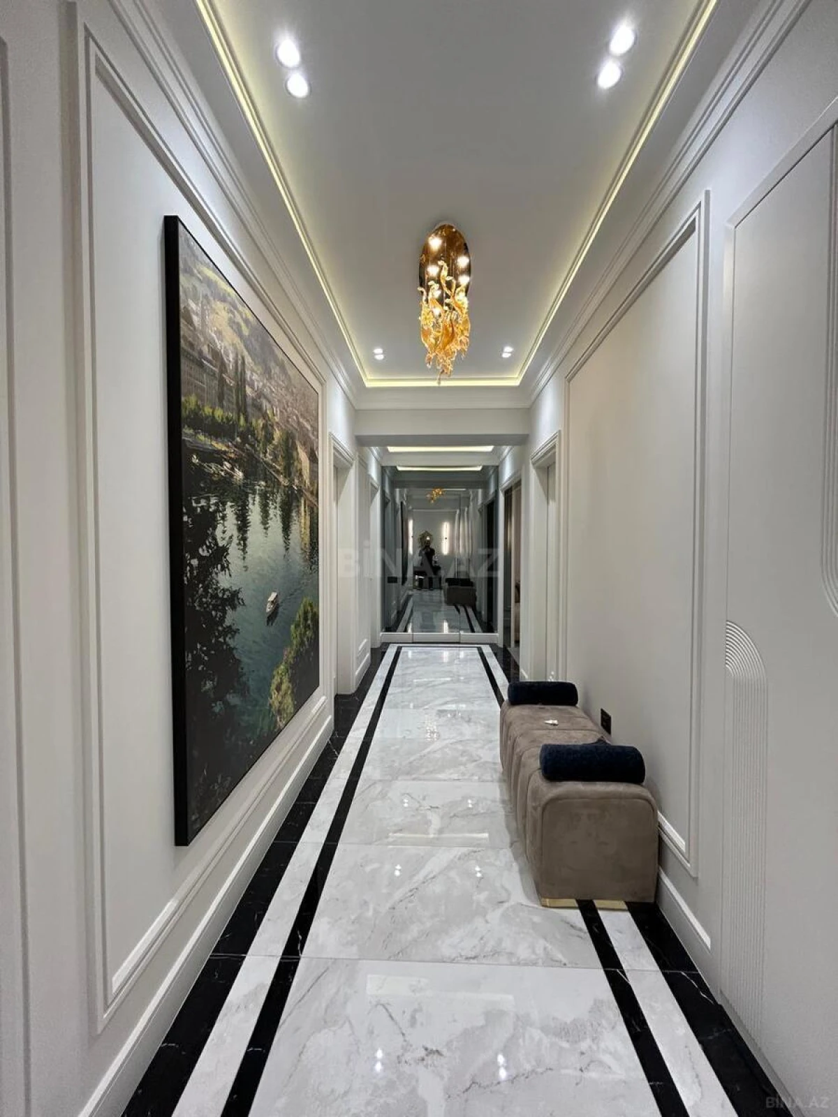 Satılır 4 otaqlı mənzil 140 m²