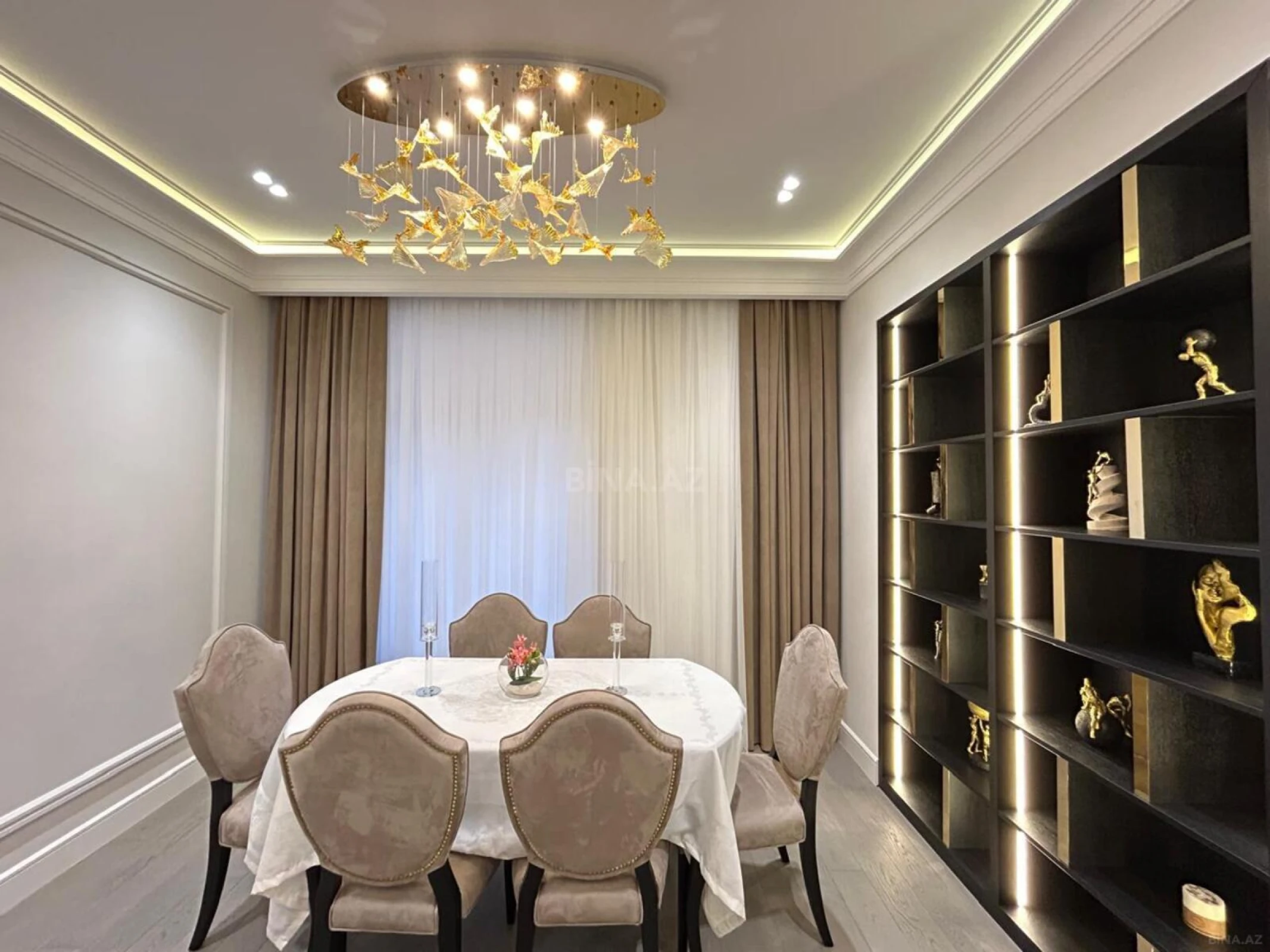 Satılır 4 otaqlı mənzil 140 m²