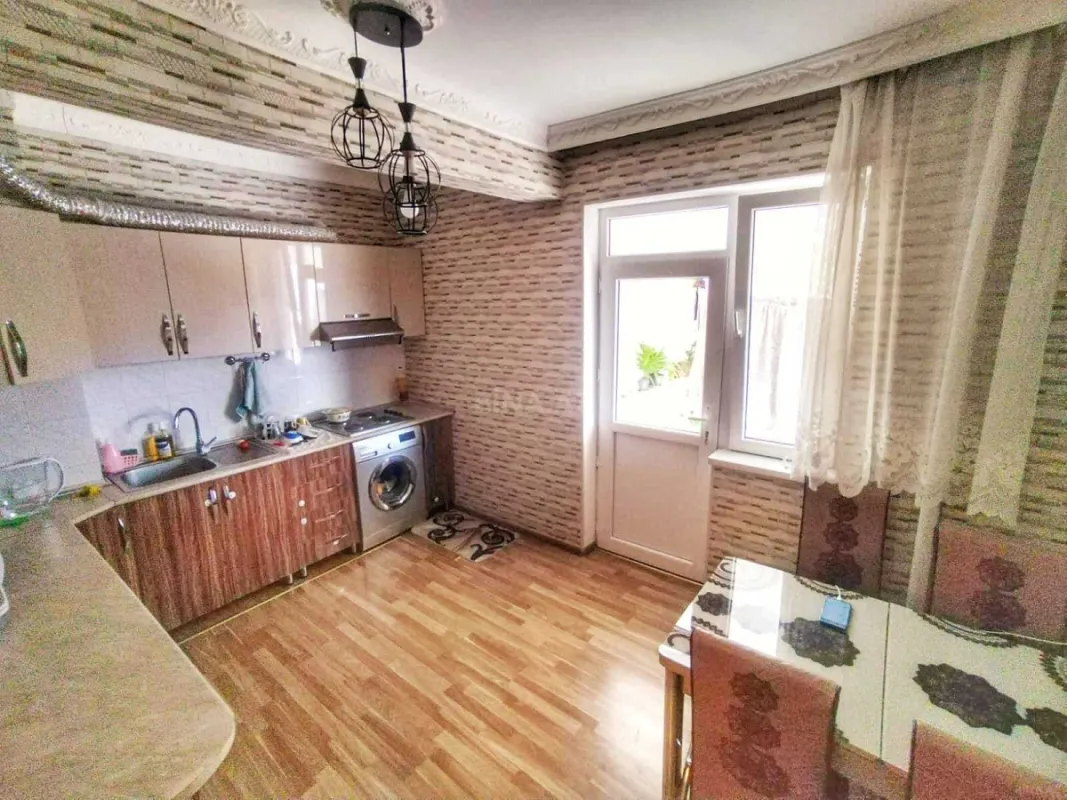 Satılır 5 otaqlı mənzil 170 m²