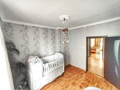 Satılır 5 otaqlı mənzil 170 m²