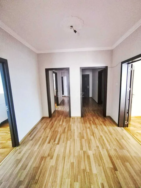 Satılır 5 otaqlı mənzil 170 m²
