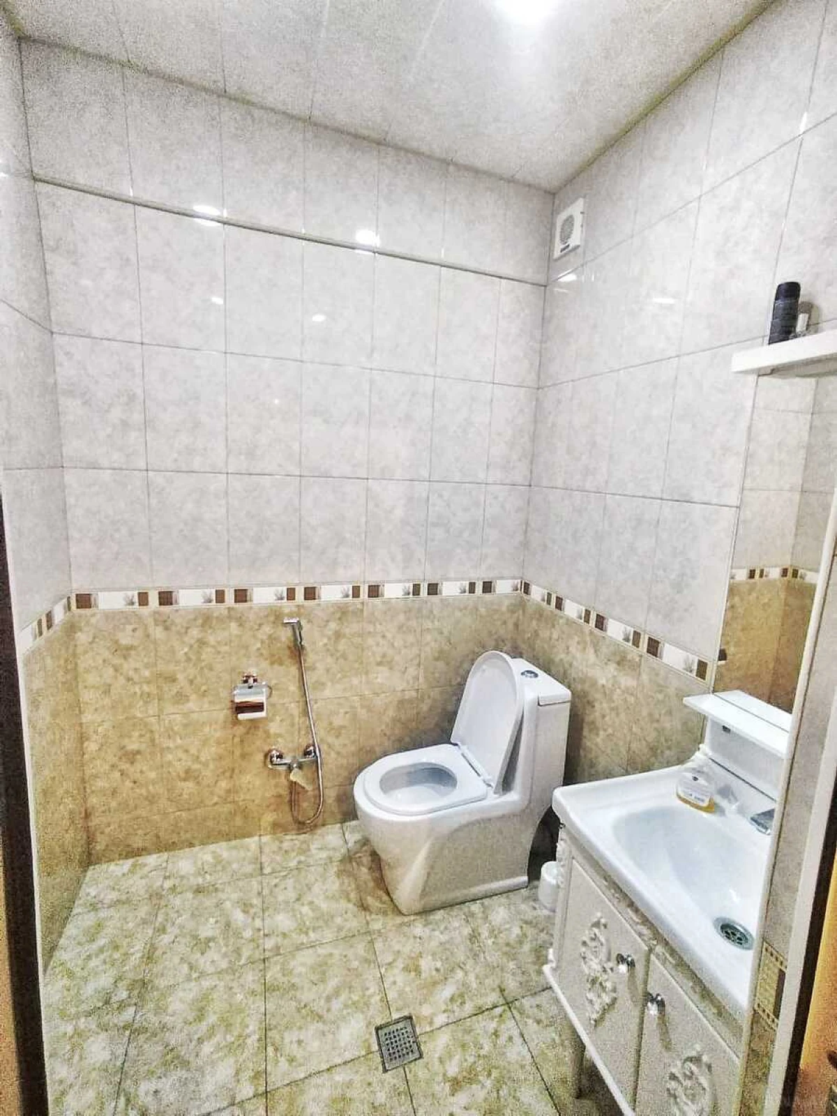 Satılır 5 otaqlı mənzil 170 m²