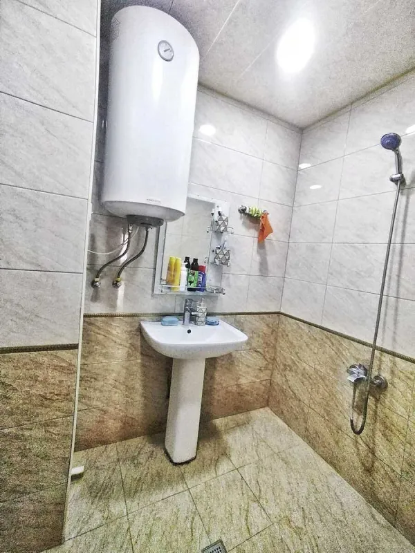 Satılır 5 otaqlı mənzil 170 m²