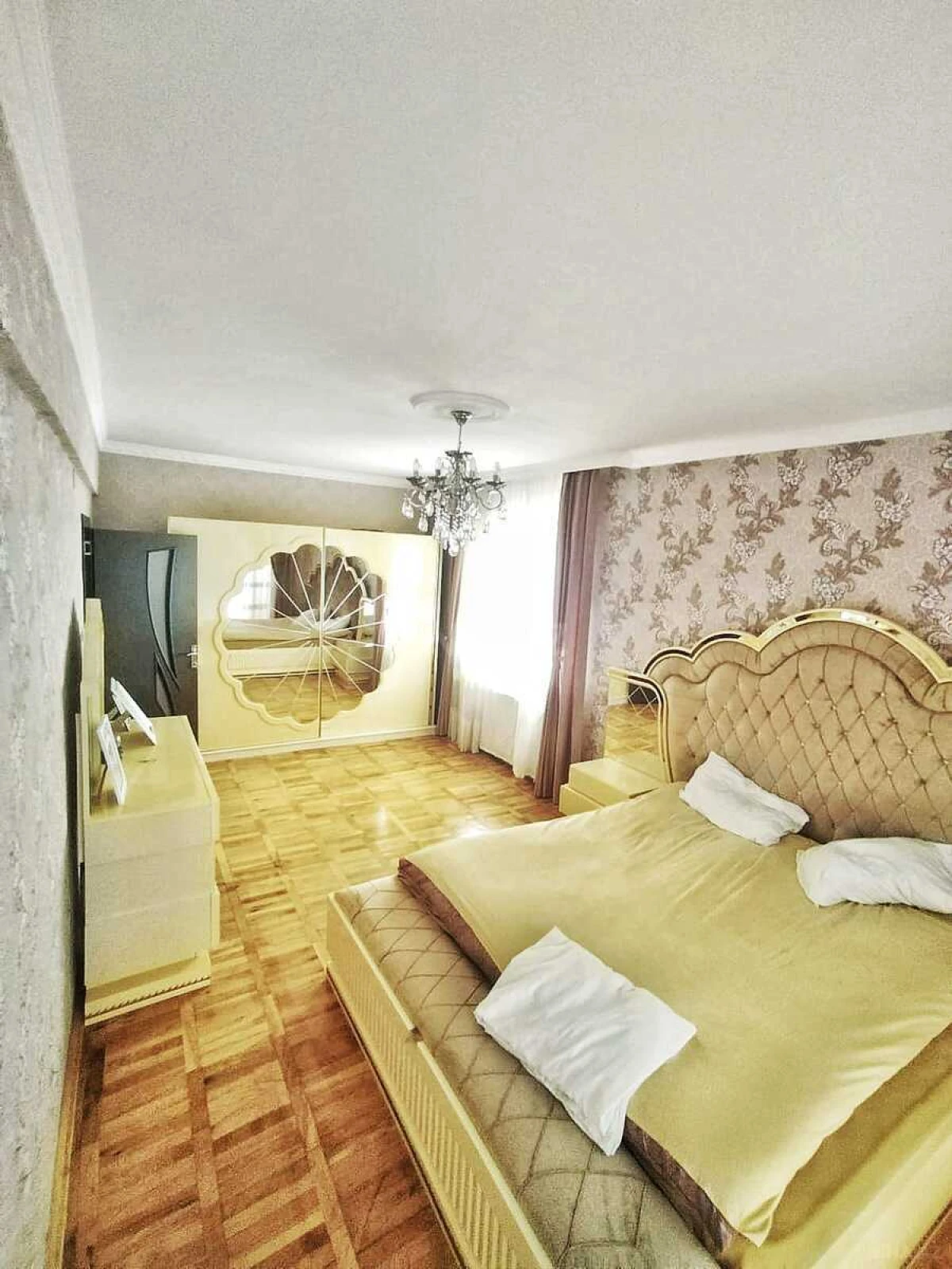 Satılır 5 otaqlı mənzil 170 m²