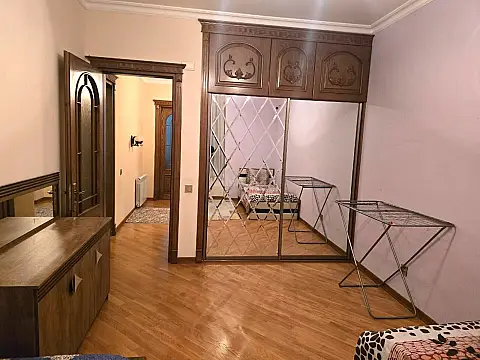 Kirayə verilir 3 otaqlı mənzil 140 m²