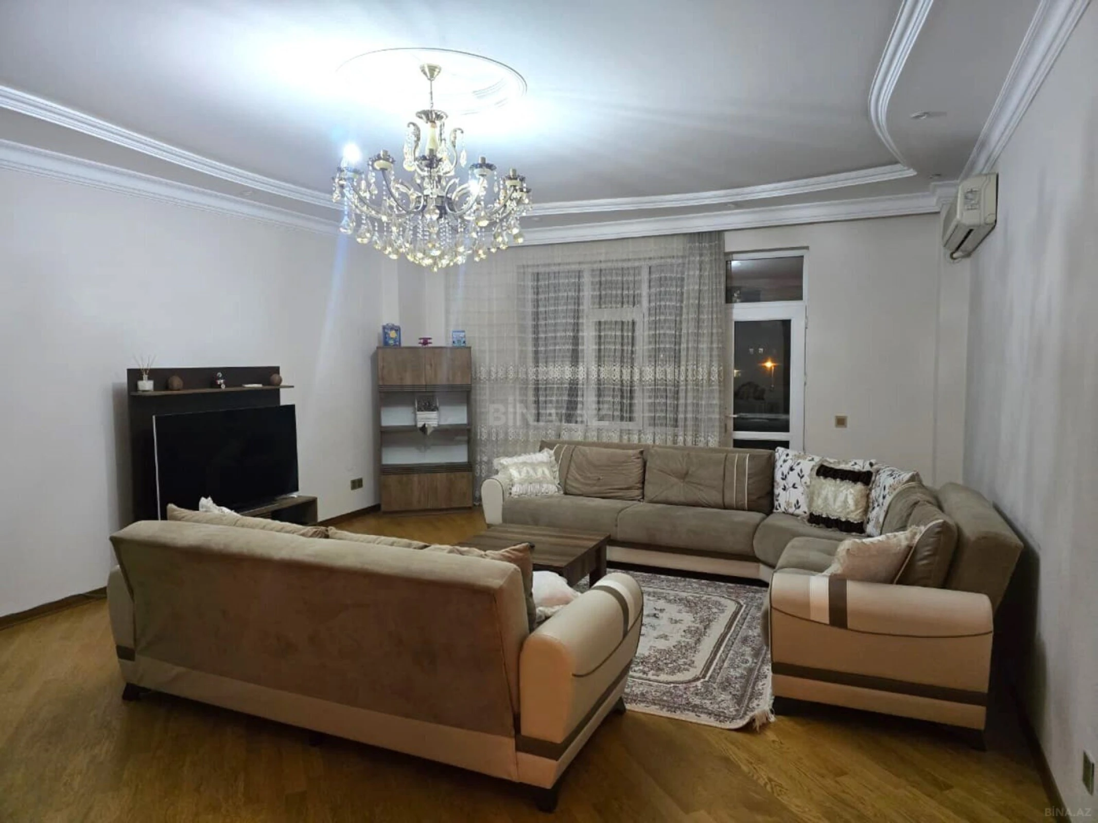 Kirayə verilir 3 otaqlı mənzil 140 m²