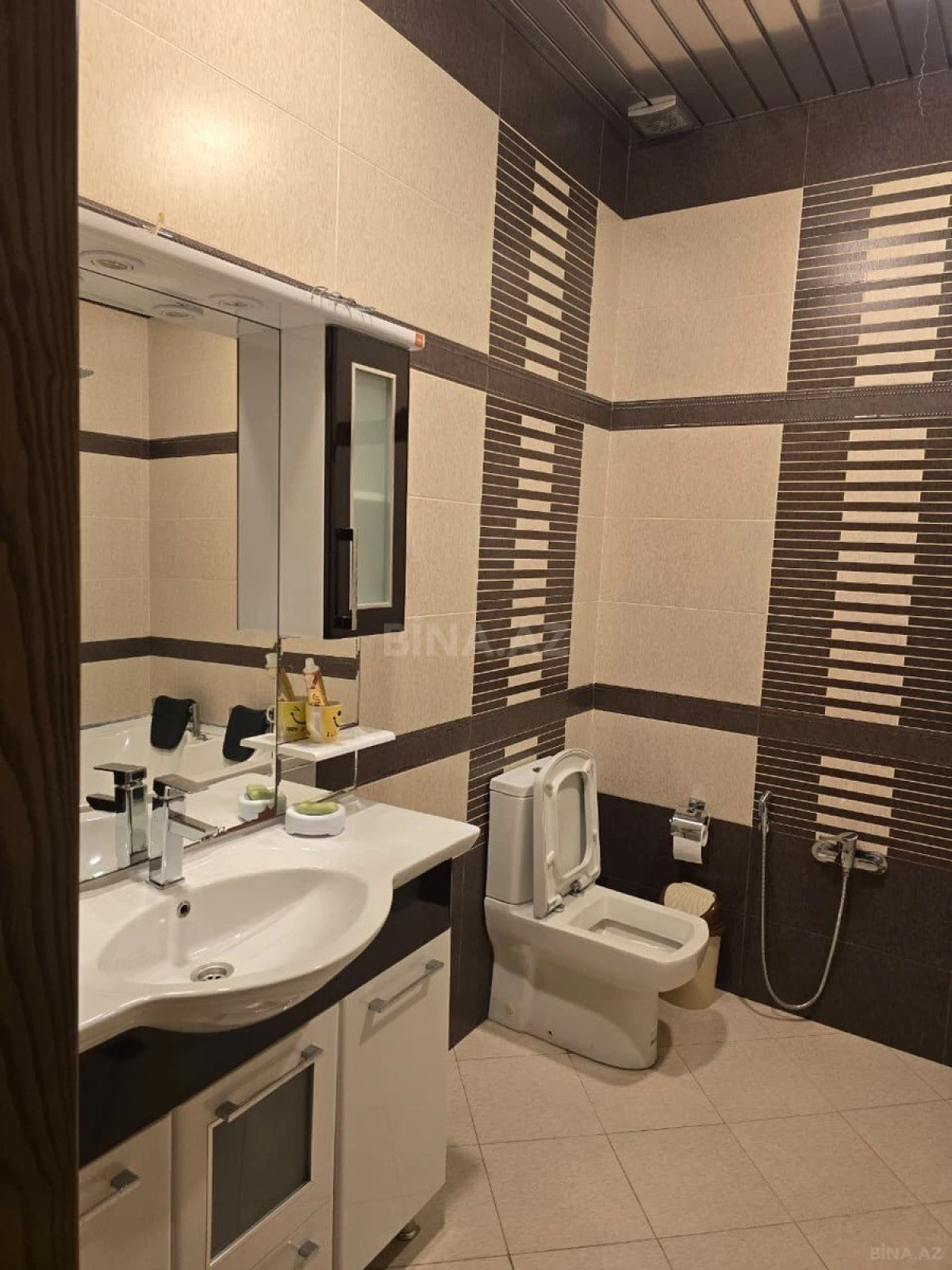 Kirayə verilir 3 otaqlı mənzil 140 m²