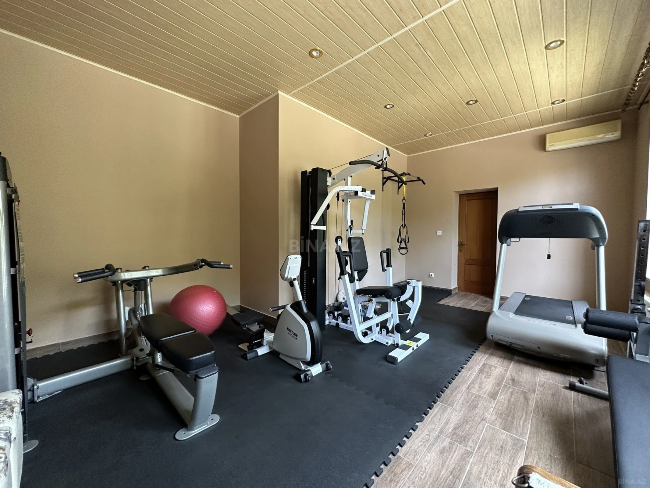 Satılır 5 otaqlı həyət evi 525 m²