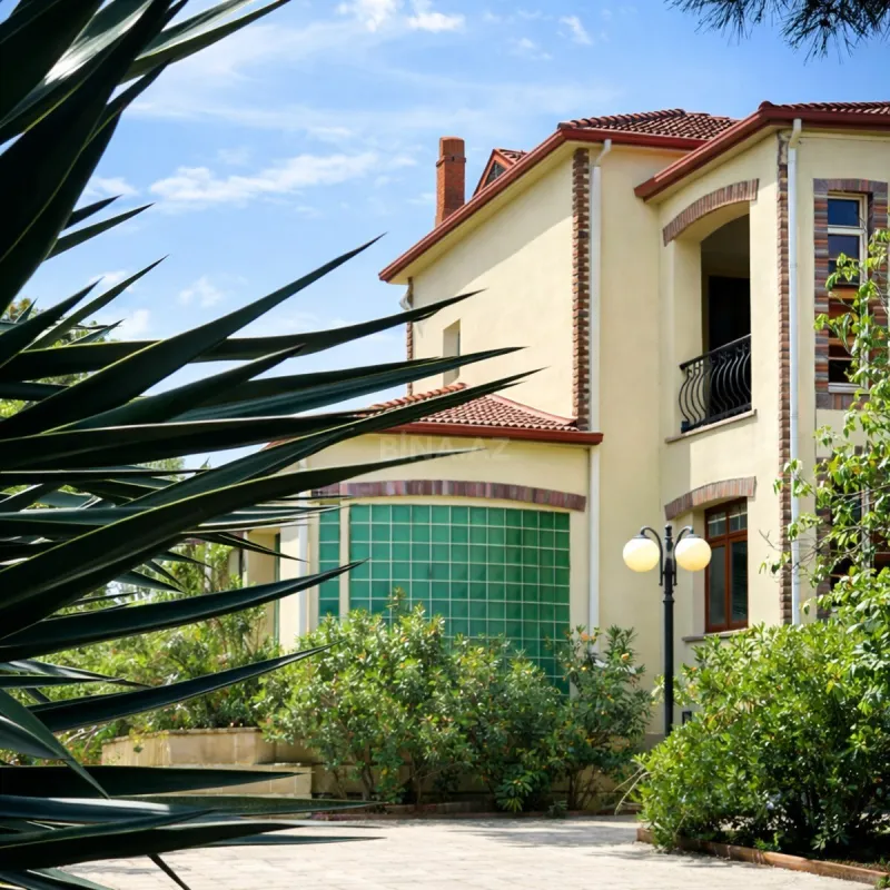 Satılır 5 otaqlı həyət evi 525 m²