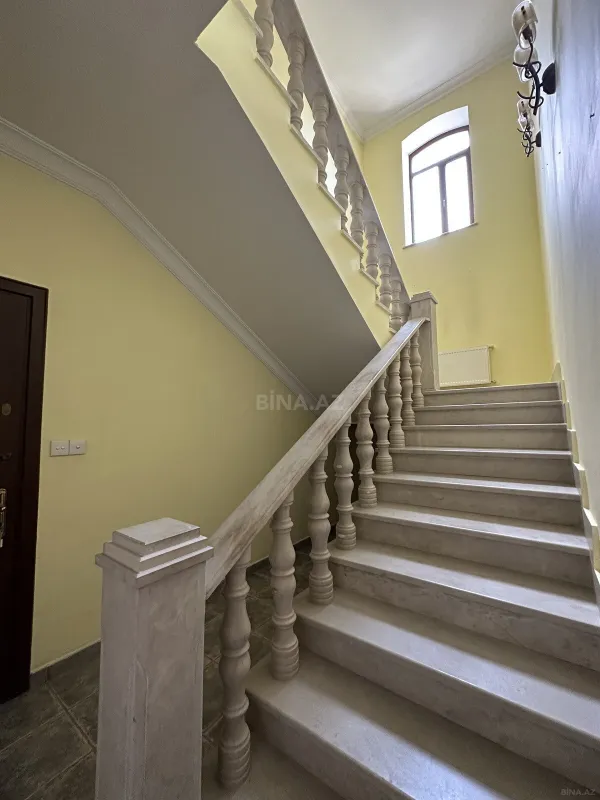 Satılır 5 otaqlı həyət evi 525 m²