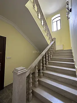 Satılır 5 otaqlı həyət evi 525 m²