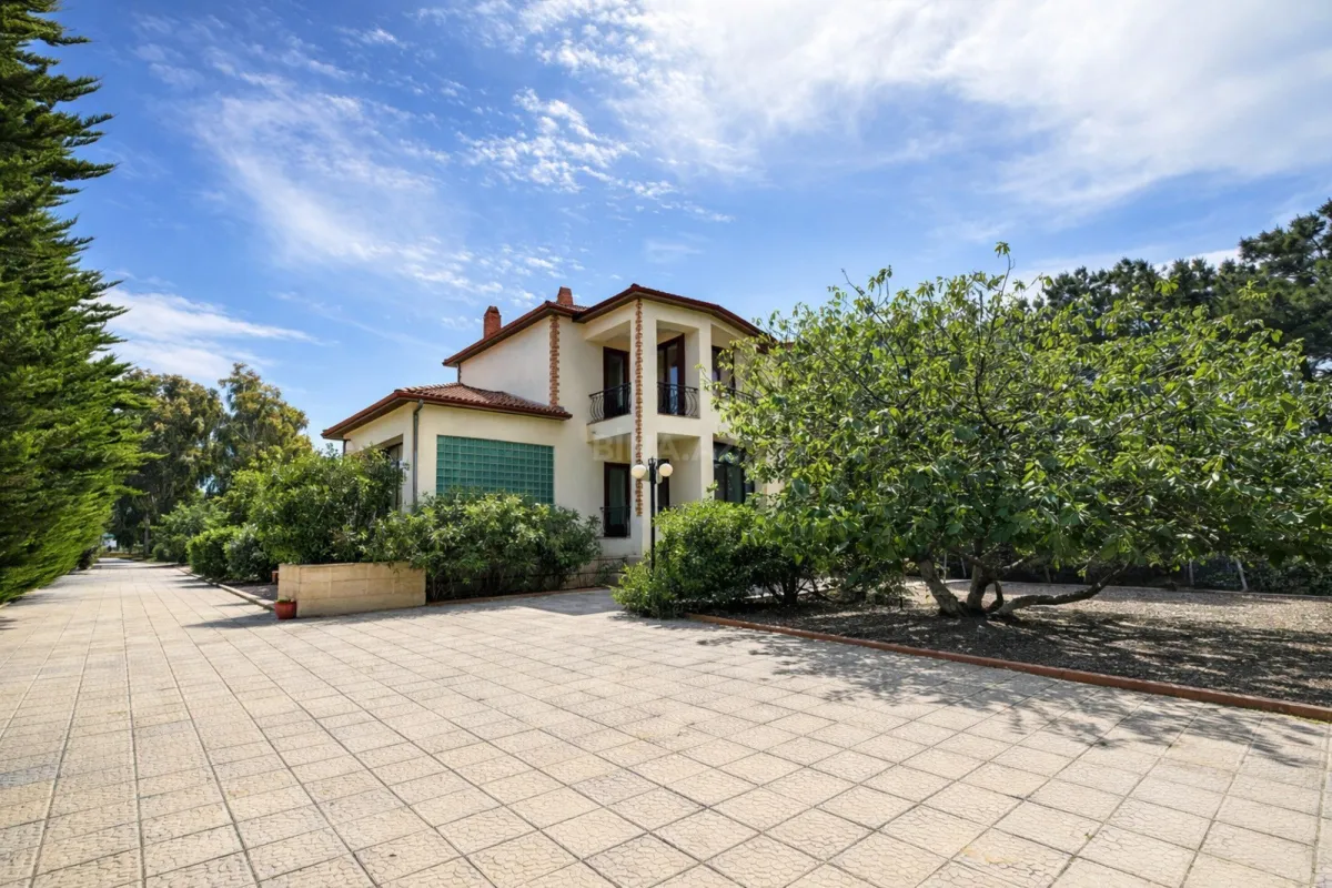 Satılır 5 otaqlı həyət evi 525 m²