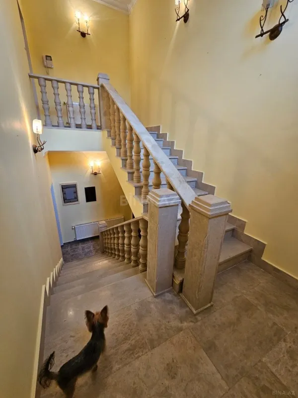 Satılır 5 otaqlı həyət evi 525 m²