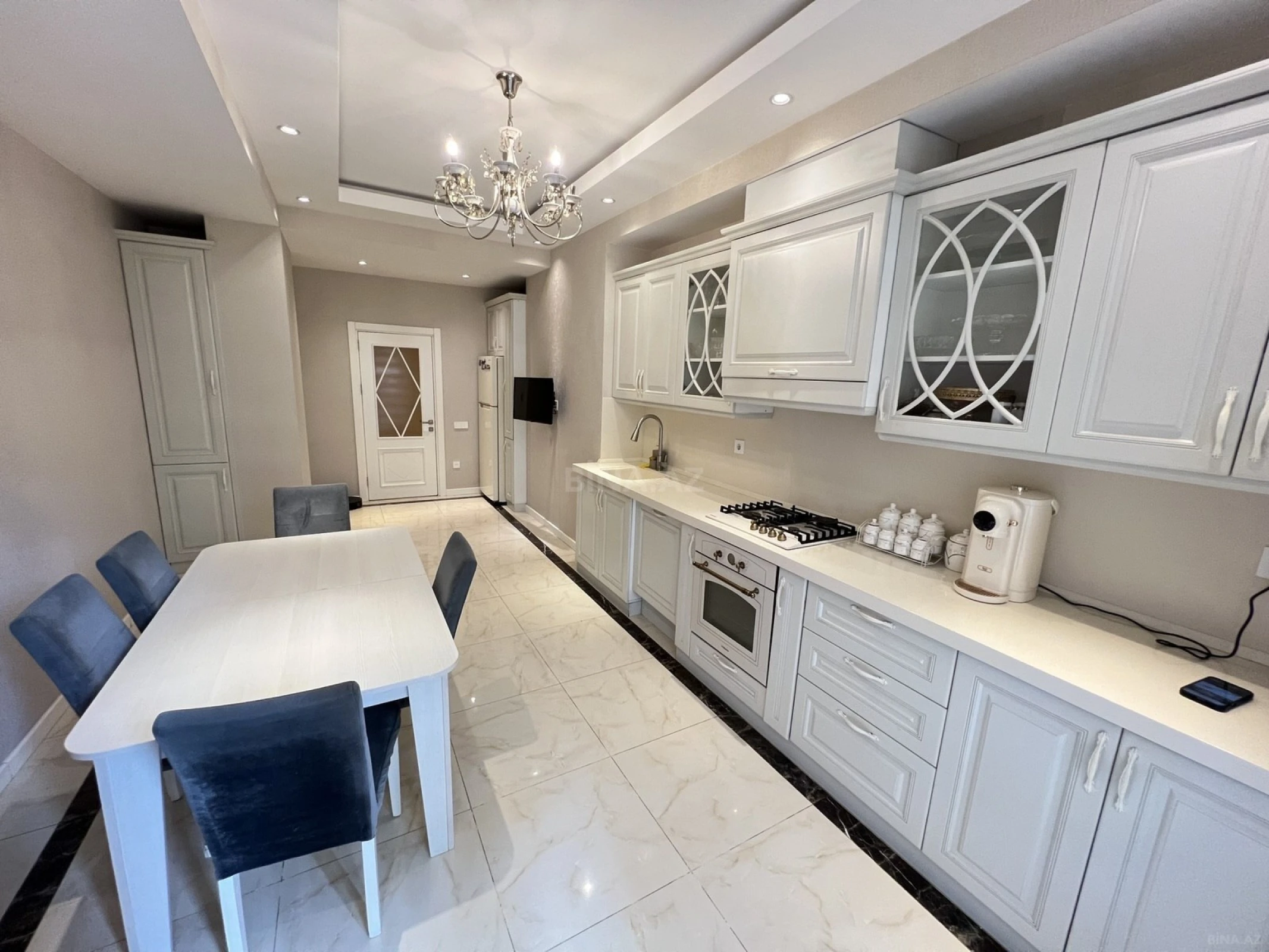 Satılır 5 otaqlı mənzil 194 m²