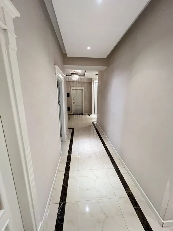 Satılır 5 otaqlı mənzil 194 m²