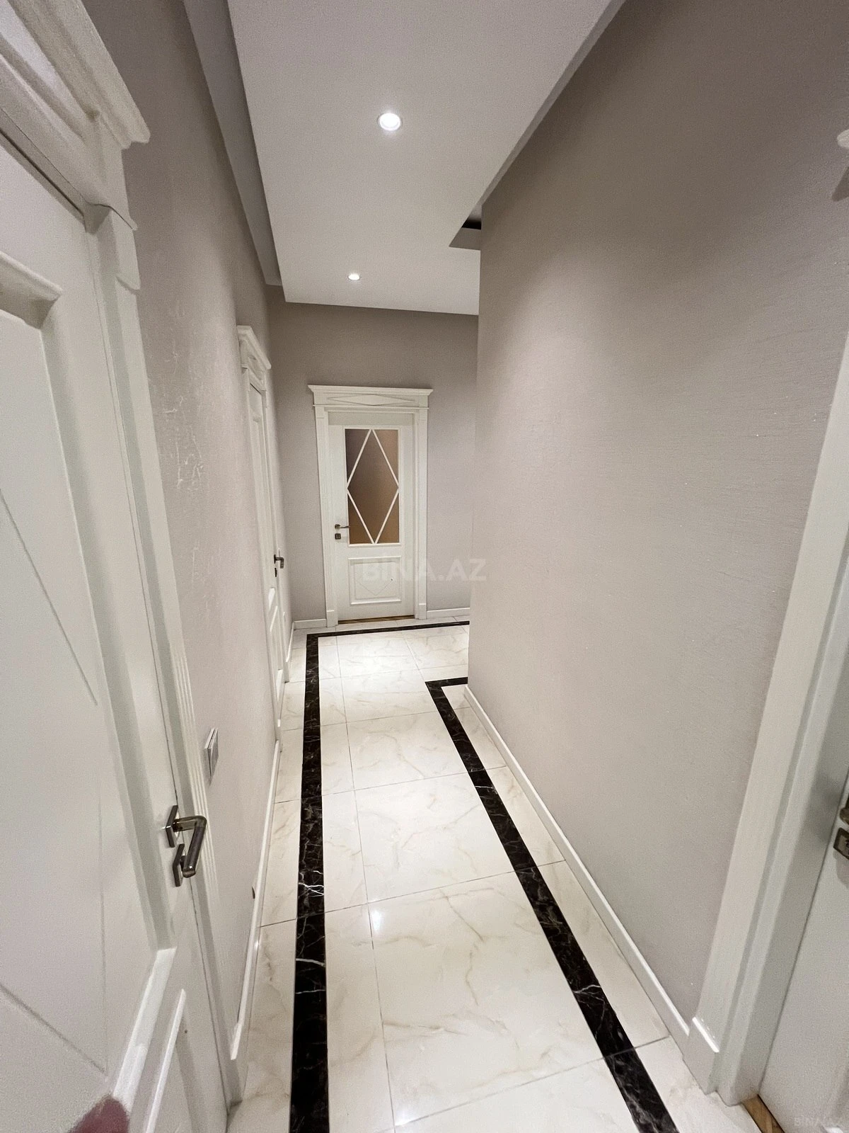 Satılır 5 otaqlı mənzil 194 m²