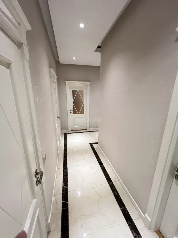 Satılır 5 otaqlı mənzil 194 m²