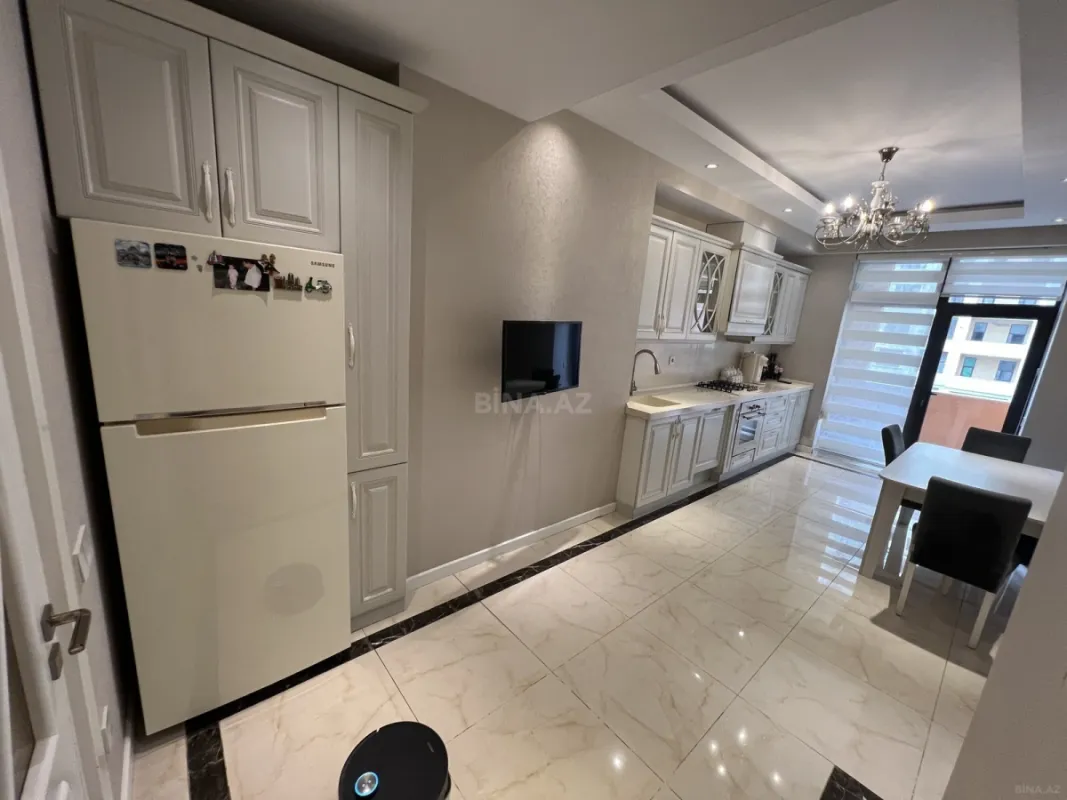 Satılır 5 otaqlı mənzil 194 m²