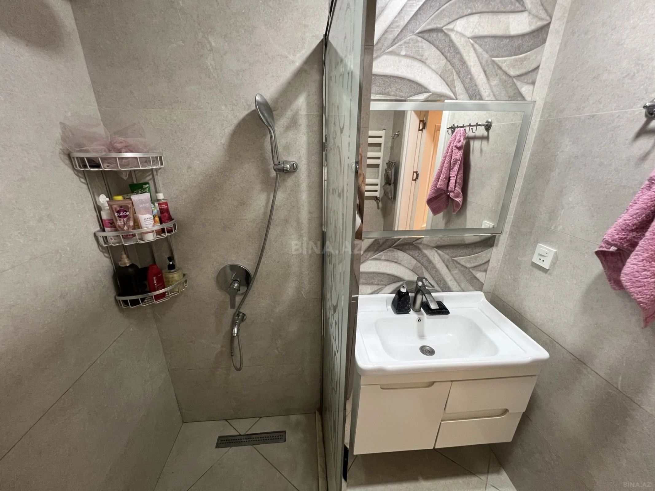 Satılır 5 otaqlı mənzil 194 m²