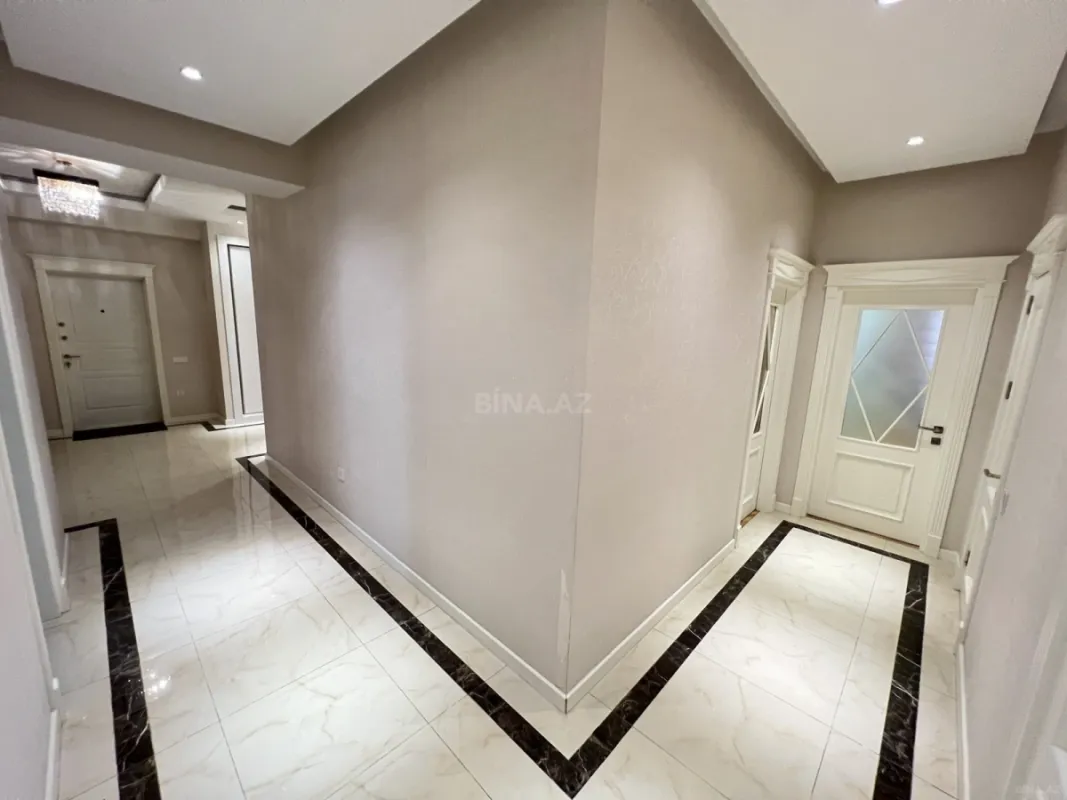 Satılır 5 otaqlı mənzil 194 m²