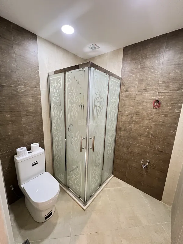 Satılır 5 otaqlı mənzil 194 m²