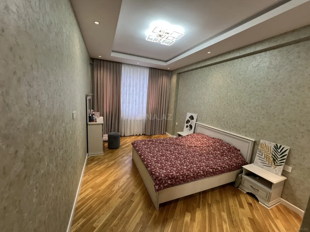 Satılır 5 otaqlı mənzil 194 m²
