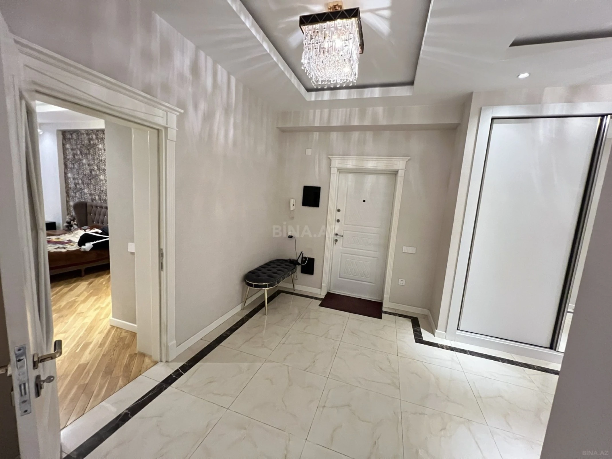 Satılır 5 otaqlı mənzil 194 m²