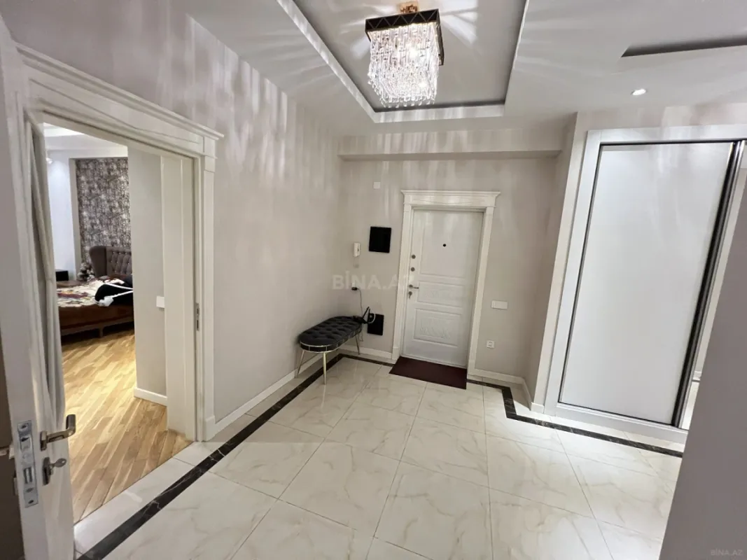 Satılır 5 otaqlı mənzil 194 m²
