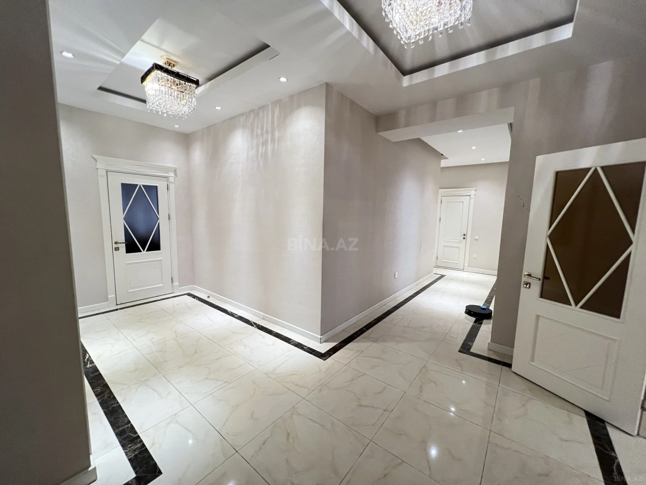 Satılır 5 otaqlı mənzil 194 m²