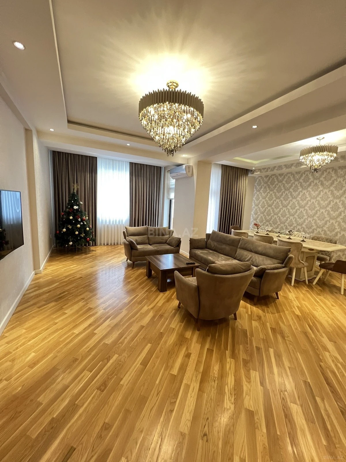 Satılır 5 otaqlı mənzil 194 m²