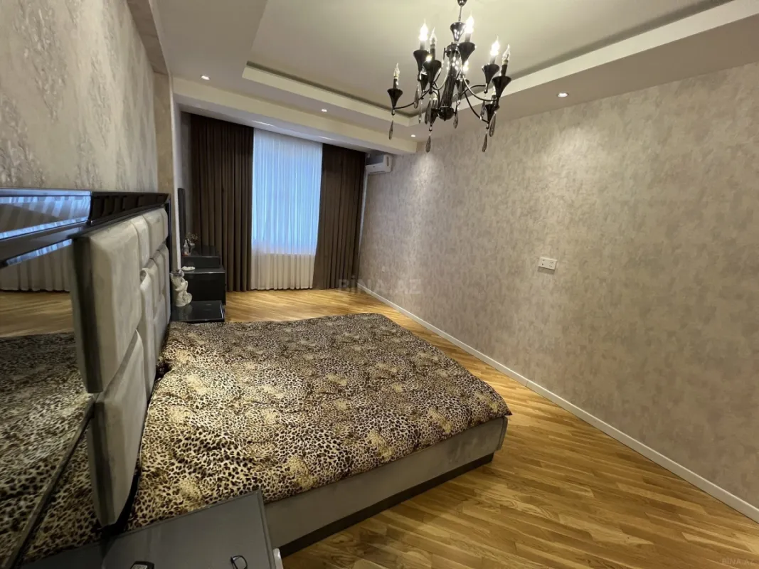 Satılır 5 otaqlı mənzil 194 m²