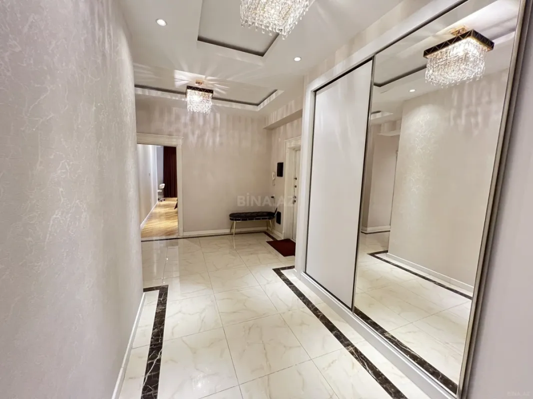 Satılır 5 otaqlı mənzil 194 m²