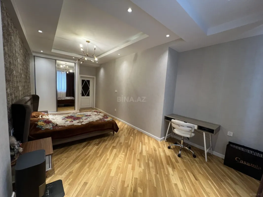 Satılır 5 otaqlı mənzil 194 m²