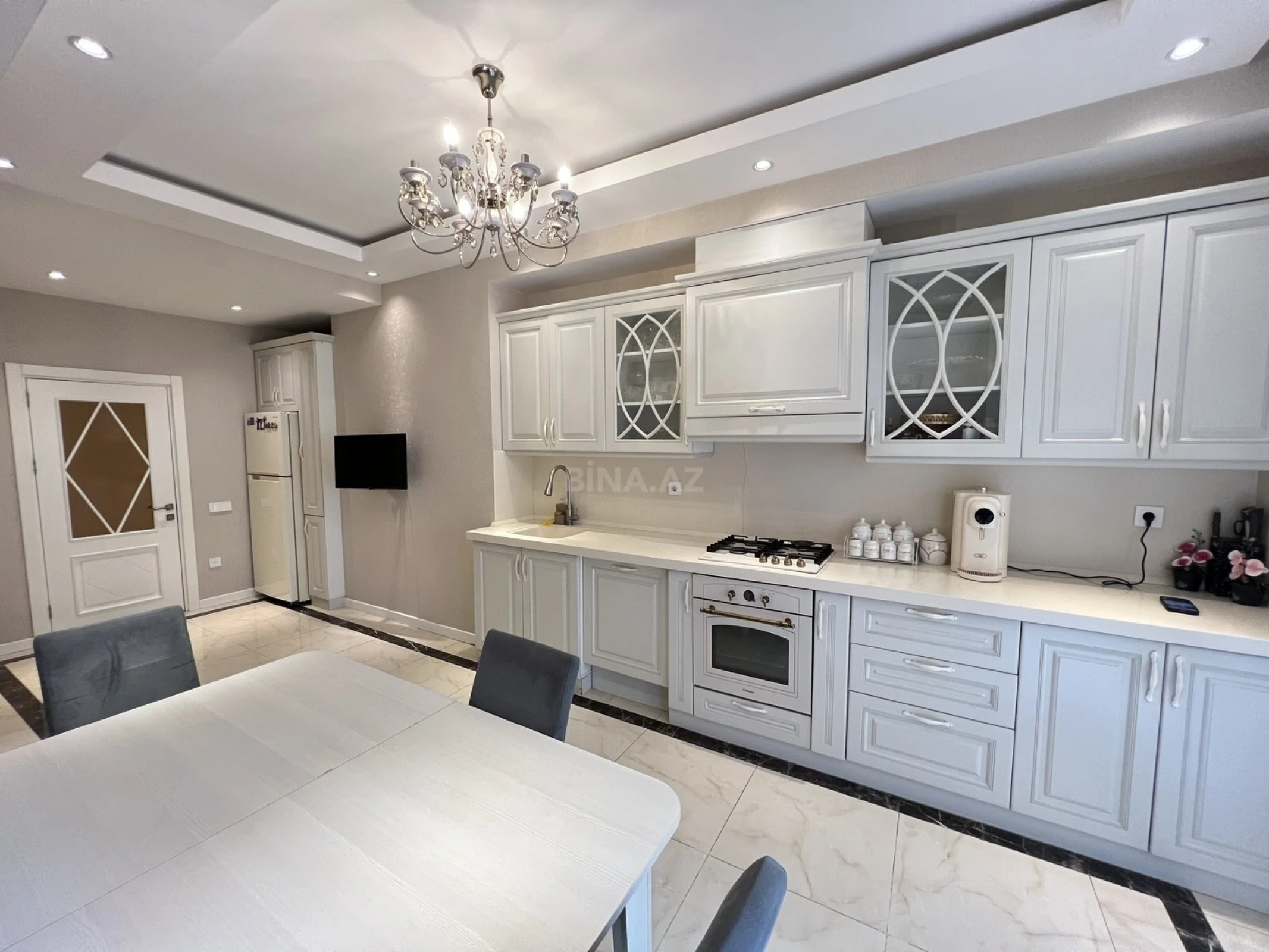 Satılır 5 otaqlı mənzil 194 m²