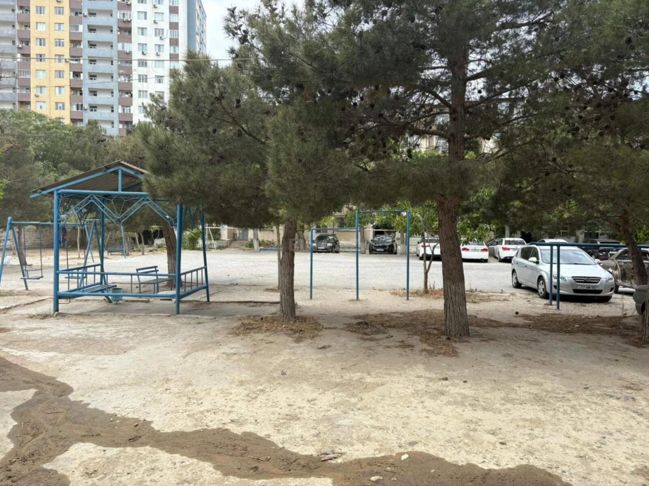 Satılır 5 otaqlı mənzil 100 m²