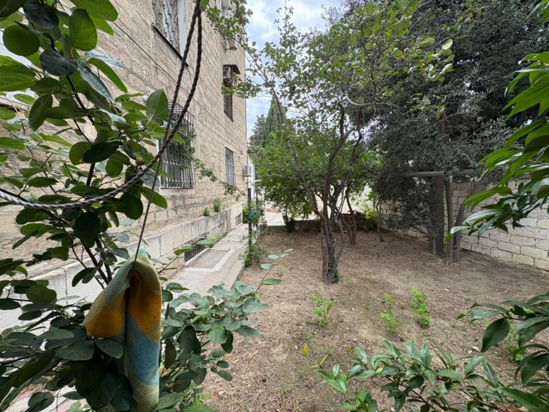 Satılır 5 otaqlı mənzil 100 m²