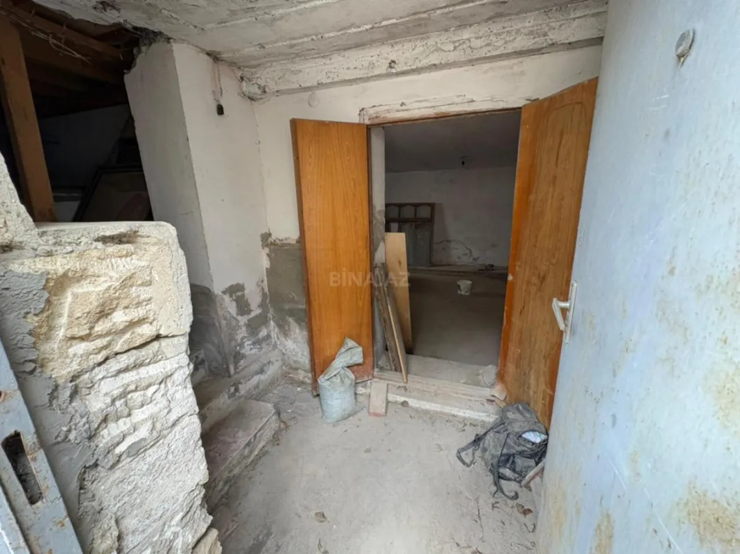 Satılır 5 otaqlı mənzil 100 m²